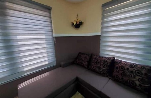 Weija Apartamento | Affordable Apartment with Living Room & Bathtub