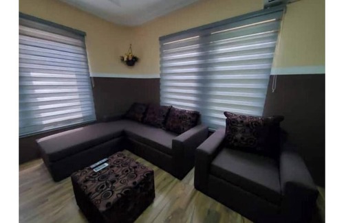 Weija Apartamento | Affordable Apartment with Living Room & Bathtub