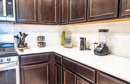 Manor Casa | Affordable Attractive Home Mins from Austin + Q2 Stadium