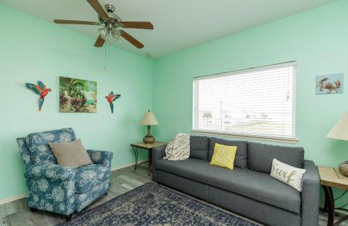 Corpus Christi Apartamento | Affordable family condo -walking distance to beach by Mustang Island, Sleeps Four, 2025 Traveler Award