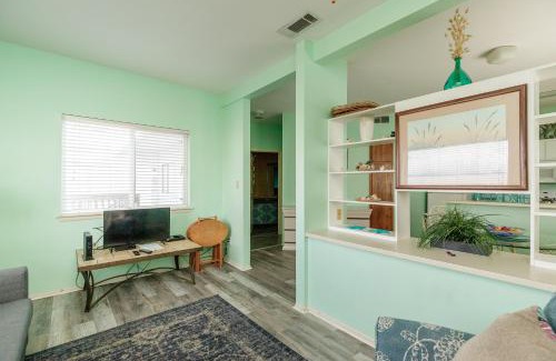 Corpus Christi Apartamento | Affordable family condo -walking distance to beach by Mustang Island, Sleeps Four, 2025 Traveler Award