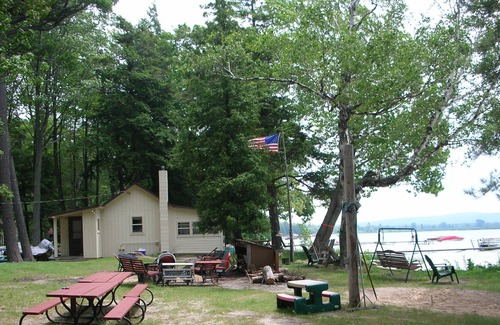 Honor Cabina | Diversión familiar asequible en Platte Lakes Van Hammen Cottage # 2