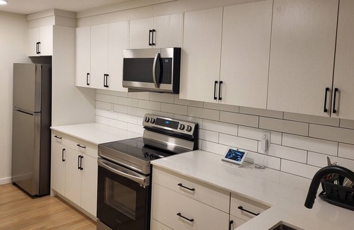 Southeast Edmonton Apartamento | Affordable getaway homely haven - Edmonton