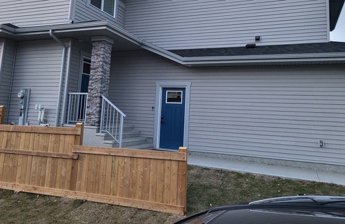 Southeast Edmonton Apartamento | Affordable getaway homely haven - Edmonton