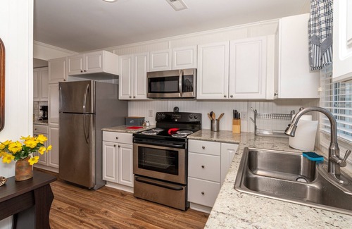 Pine Knoll Shores Casa | Affordable luxury on the beach!
