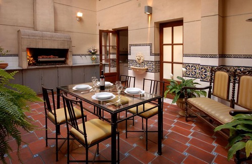 San Nicolás Condominio | Lujo asequible en el centro; 3 dormitorios/3 baños y patio central con parrilla