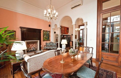 San Nicolás Condominio | Lujo asequible en el centro; 3 dormitorios/3 baños y patio central con parrilla