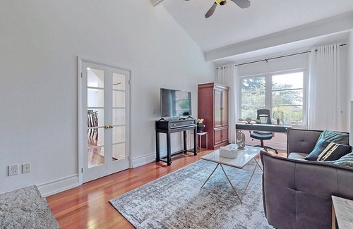 Toronto Casa | Affordable Luxury Modem Entire House in Toronto Centre Area