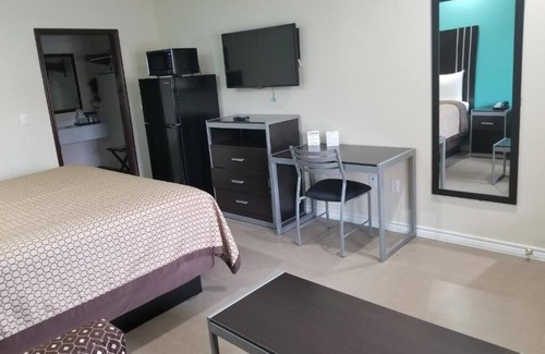 Bay City Hotel | Affordable Room w/ Complimentary Breakfast, Microwave, and Full-Size Fridge