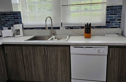 Tibes Casa | Affordable Room w/ Private Bathroom