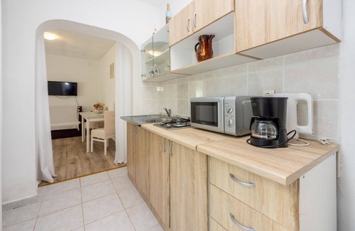 Vinodolska opcina Apartamento | Estudio asequible con barbacoa privada, aparcamiento privado no lejos del mar