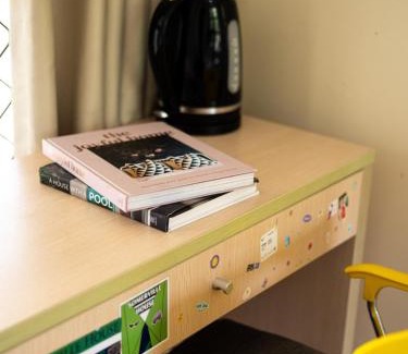 St. Lucia Casa | Affordable Studio Steps from UQ Shops and Transit