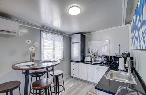 Garfield Casa | Affordable! Tiny Home | Walk to Downtown Phoenix | Free Parking | Convention Center Nearby
