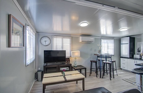 Garfield Casa | Affordable! Tiny Home | Walk to Downtown Phoenix | Free Parking | Convention Center Nearby