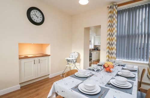 Rhayader Cabaña | AFONWY HOUSE, pet friendly, with hot tub in Rhayader
