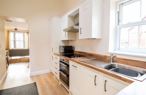 Rhayader Cabaña | AFONWY HOUSE, pet friendly, with hot tub in Rhayader