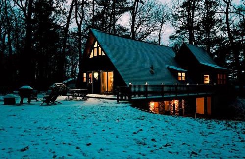 Sturgis Casa | Aframe Lake Hottub, shared pet friendly low fee