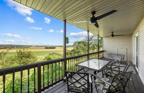 Taylorsville Casa | AFramed View in Kentucky