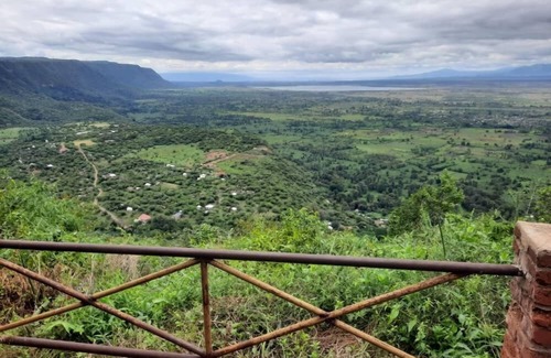 Mto wa Mbu Cabina | African Sunrise Lodge and Campsite