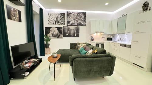 Altlerchenfeld Apartamento | African Paradise with Jacuzzi & Sauna