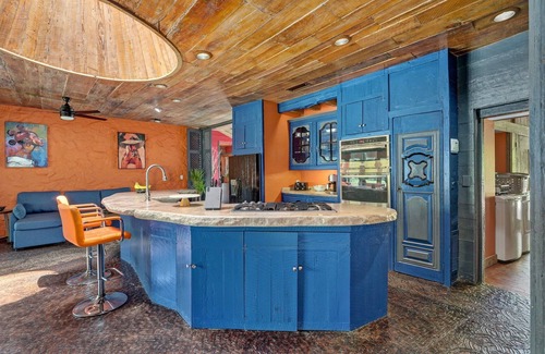 Southeast Springfield Casa | African Queen, Private Lake and Indoor Hot Tub on 4 acres