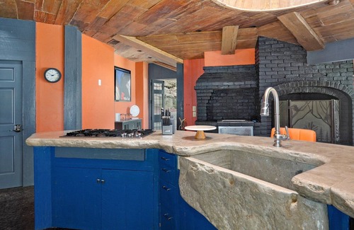Southeast Springfield Casa | African Queen, Private Lake and Indoor Hot Tub on 4 acres