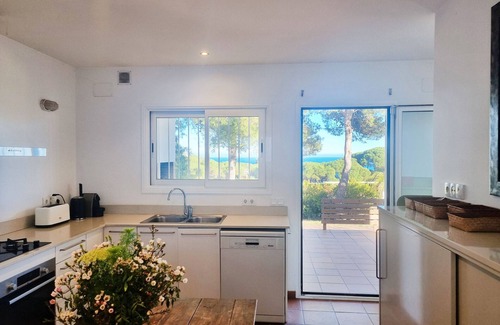 L'Escala Villa | Afrodita: Encantadora villa con vistas al mar entre lugares históricos y playas