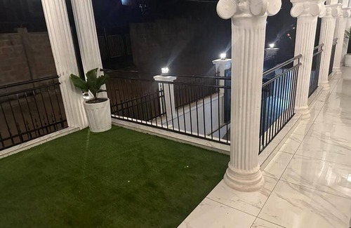 Freetown Apartamento | After 5 Apartment 2, 3 spacious en-suite bedrooms
