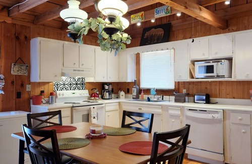 Wellington Cabina | Agapé Cabin Lyfe near Cave Run Lake