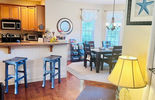 Hampstead Casa | Agave Palms On Gold Leaf-BeachLife,Private Large Backyard,Grill,FirePit + More!!