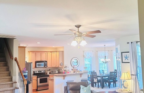Hampstead Casa | Agave Palms On Gold Leaf-BeachLife,Private Large Backyard,Grill,FirePit + More!!