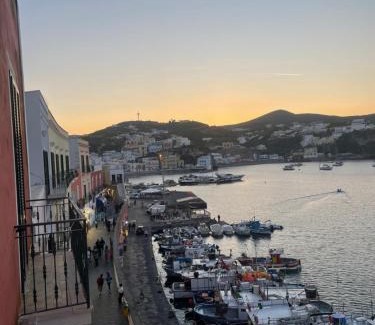 Ponza Apartamento | Agenzia Isotur LOCANDA NONNA GIULIA 33 VISTA MARE- SOPPALCATA
