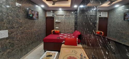 Lajpat Nagar Casa | Aggarwal guest house lajpat nagar, rooms with private kitchen Android tv wifi and fridge