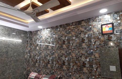 Lajpat Nagar Casa | Aggarwal hotels & guest houses lajpat nagar home stay in cream location of with attached kitchen and washroom in independent floor 92121,74,700