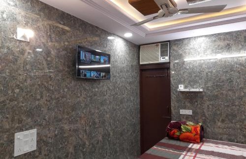 Lajpat Nagar Casa | Aggarwal hotels & guest houses lajpat nagar home stay in cream location of with attached kitchen and washroom in independent floor 92121,74,700