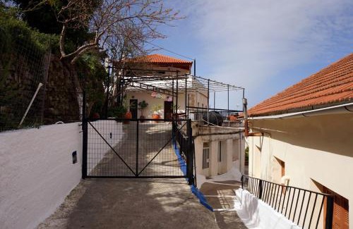 Tsourouniana Casa | AGGELIKI'S traditional country cottage