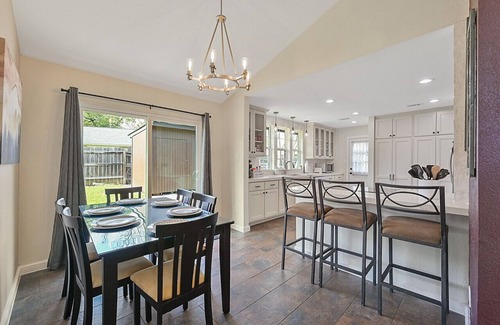 The Knoll Hotel | Aggie Fan Cave ~ Aggieland Vacation Rentals