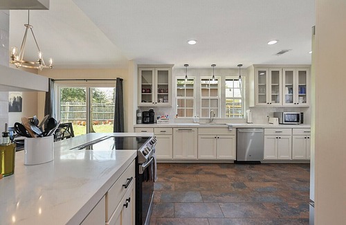 The Knoll Hotel | Aggie Fan Cave ~ Aggieland Vacation Rentals