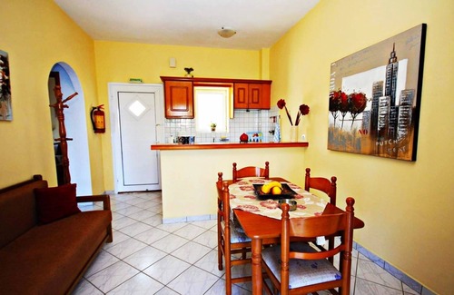Agios Georgios Pagon Apartamento | Agios Georgios - 2 Beds - Sleeps 5 - Free Parking