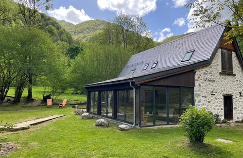 Aulus-les-Bains Casa | Agouadis barn and mini golf course