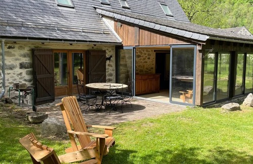 Aulus-les-Bains Casa | Agouadis barn and mini golf course
