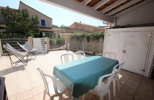 Portiragnes-Plage Villa | Agréable Maison de vacances climatisee, 2 chambres pour 5 couchages, Résidence securisee avec piscine commune LE CLOS DE SOCORRO, 800m de la plage Portiragnes plage LRCS95
