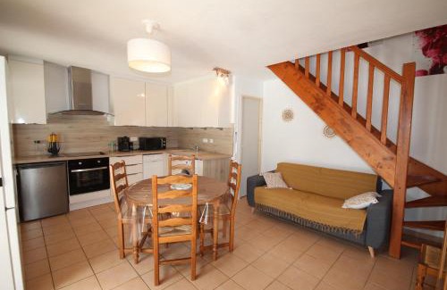 Portiragnes-Plage Villa | Agréable Maison de vacances climatisee, 2 chambres pour 5 couchages, Résidence securisee avec piscine commune LE CLOS DE SOCORRO, 800m de la plage Portiragnes plage LRCS95