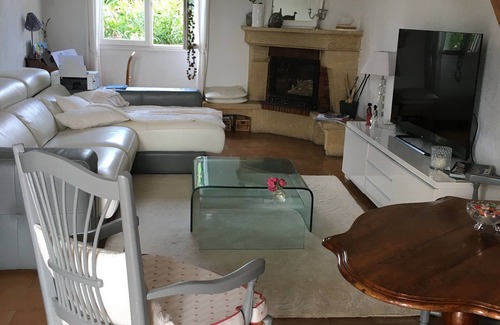 Roquemaure Casa | Agréable Villa Avec Cour Privée, Jardin Avec Barbecue, Terrasse et Piscine