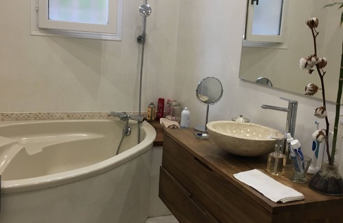 Roquemaure Casa | Agréable Villa Avec Cour Privée, Jardin Avec Barbecue, Terrasse et Piscine