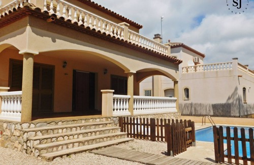 Les Tres Cales Chalet De Esquí | Agradable villa con piscina (B)