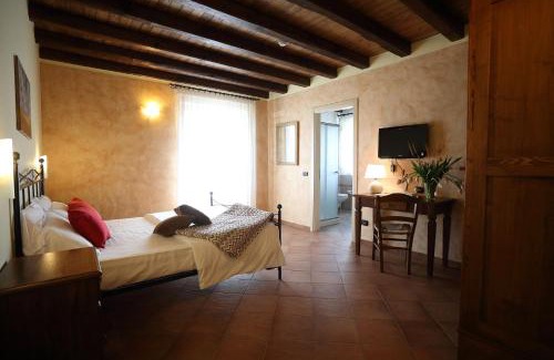 Torre di Ruggiero Casa | Agriturismo Creta Rossa