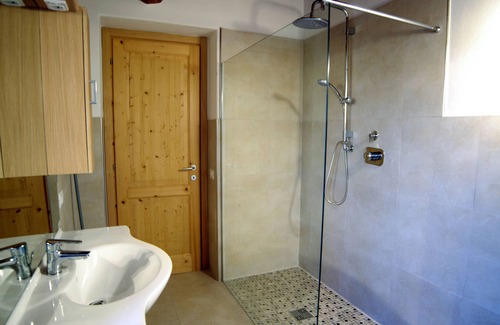 Petriolo Otro | AGRITURISMO IL MELOGRANO: Mateo apartamento con piscina y jardín