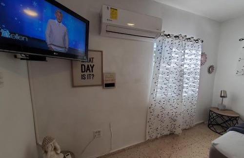Borinquen Apartamento | Aguadilla Surfers Lair apt with AC Wifi 8 minute walk to Crashboat beach