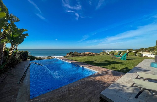 Cabo Roche Villa | Aguadulce. Primera línea de playa con estilo